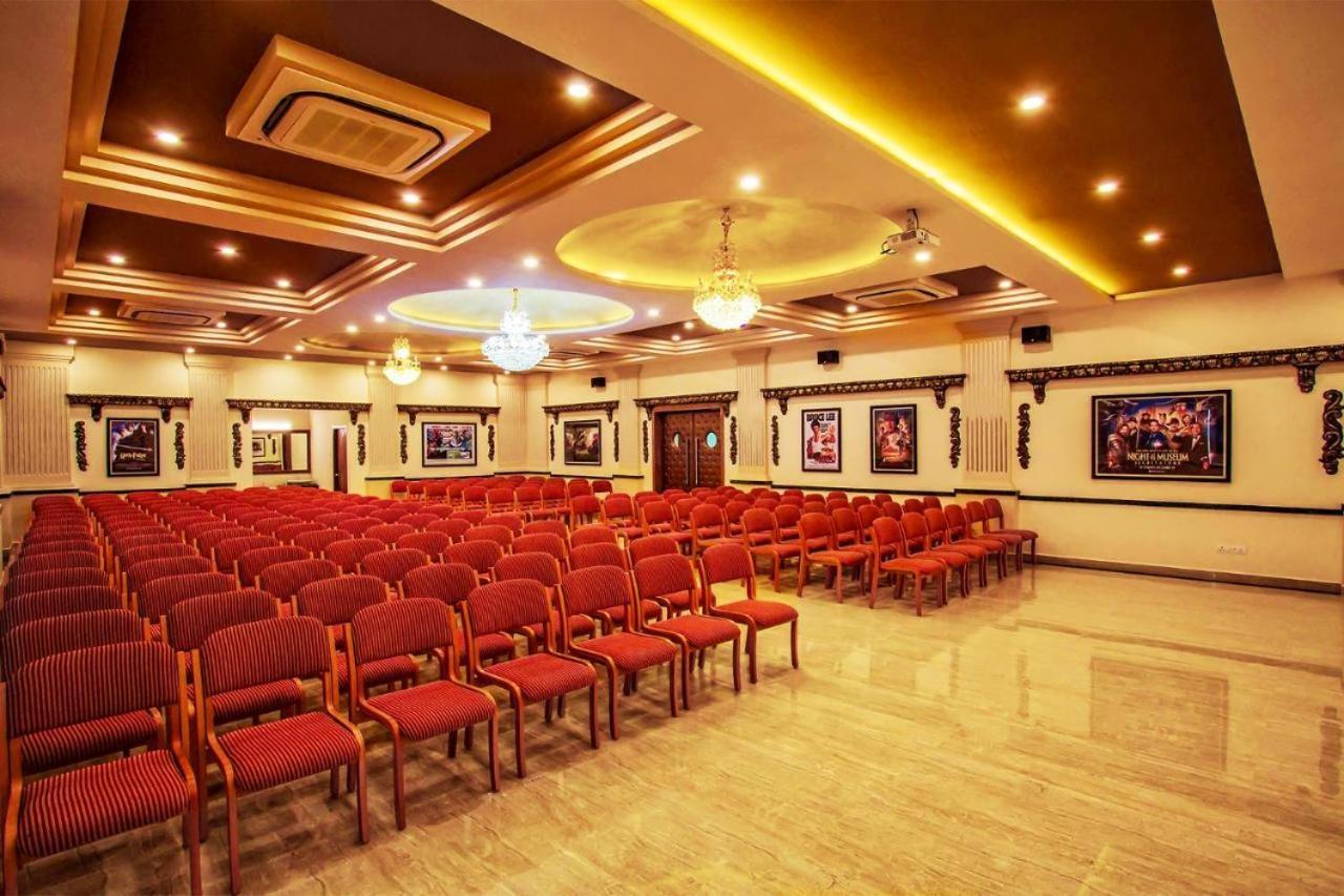 Cinemascope An Apart Hotel Ченнаи Экстерьер фото