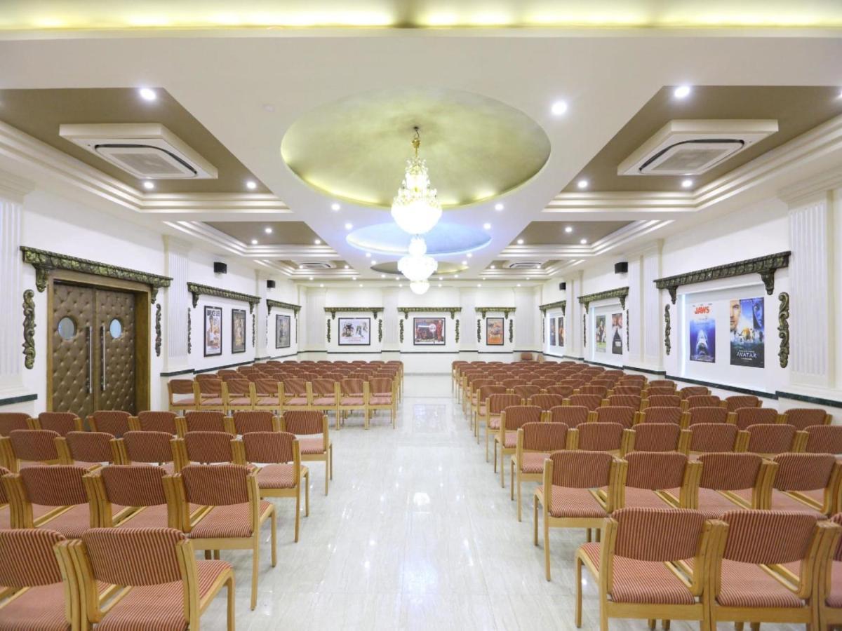 Cinemascope An Apart Hotel Ченнаи Экстерьер фото